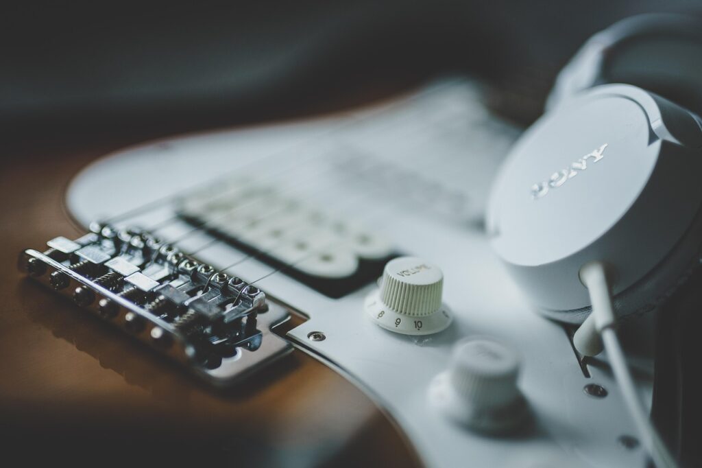 guitar, headphones, classical guitar, acoustic guitar, electric guitar, musician, tape, tonstudio, volume, audio, musical, instrument, guitarist, jazz, melody, equipment, acoustic, string, guitar, guitar, guitar, guitar, guitar, headphones, electric guitar, jazz